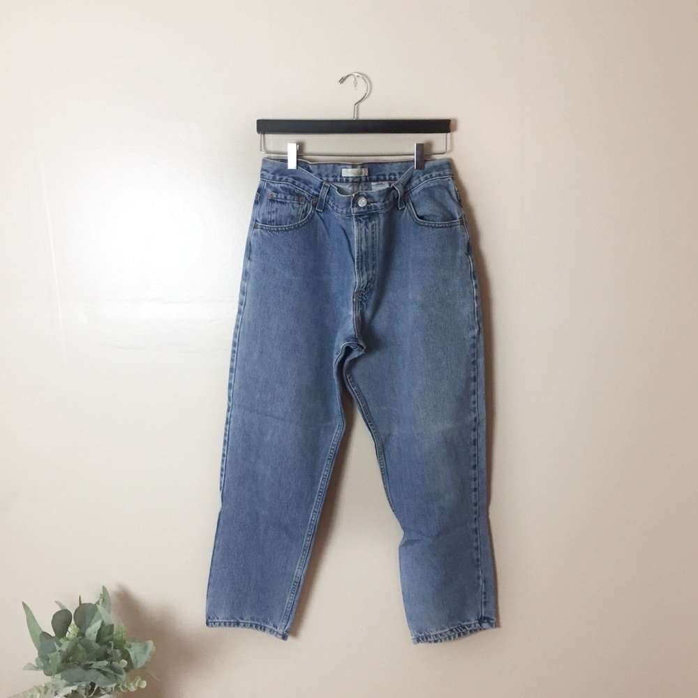 [Levi’s] Women’s High Rise Light Wash Mom Jeans